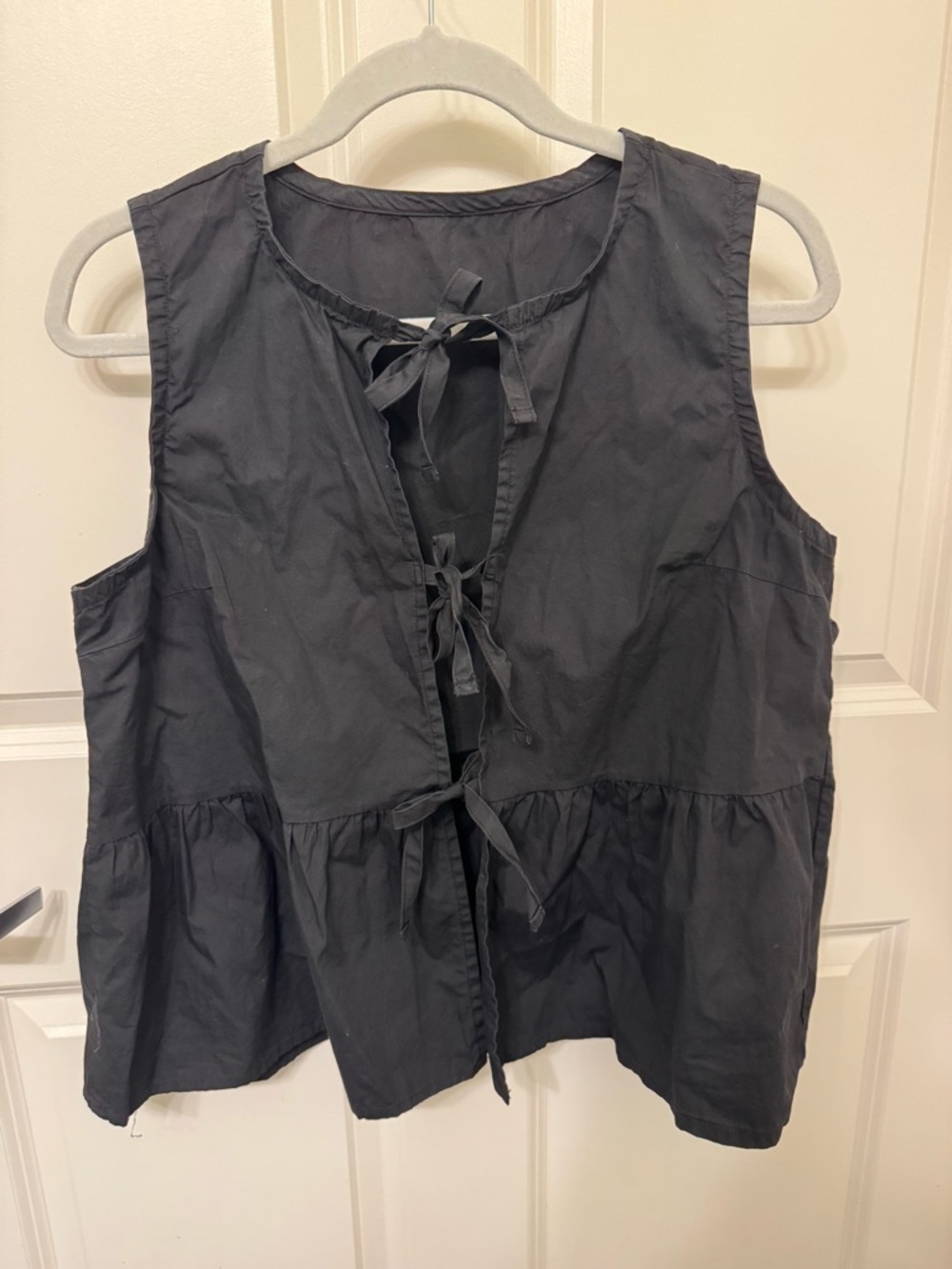 Black Sleeveless Tie-Front Peplum Top